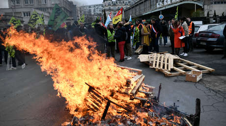 "Jueves de penurias": huelga nacional en Francia contra la reforma de pensiones de Macron (VIDEOS)