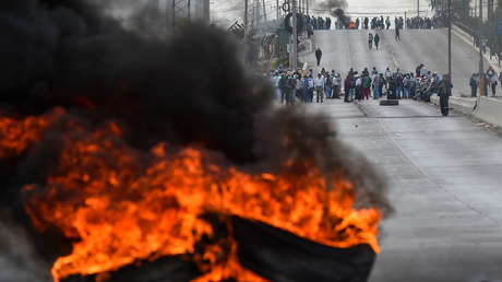 Reportan tres heridos tras la irrupción de 2.000 manifestantes al aeropuerto de Arequipa en Perú