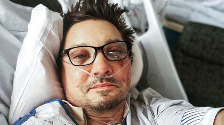 Jeremy Renner revela que se rompió más de 30 huesos en su accidente con una quitanieves