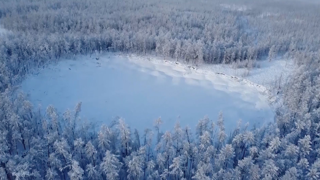 VIDEO: Desaparece bajo tierra un lago en Yakutia en pleno invierno