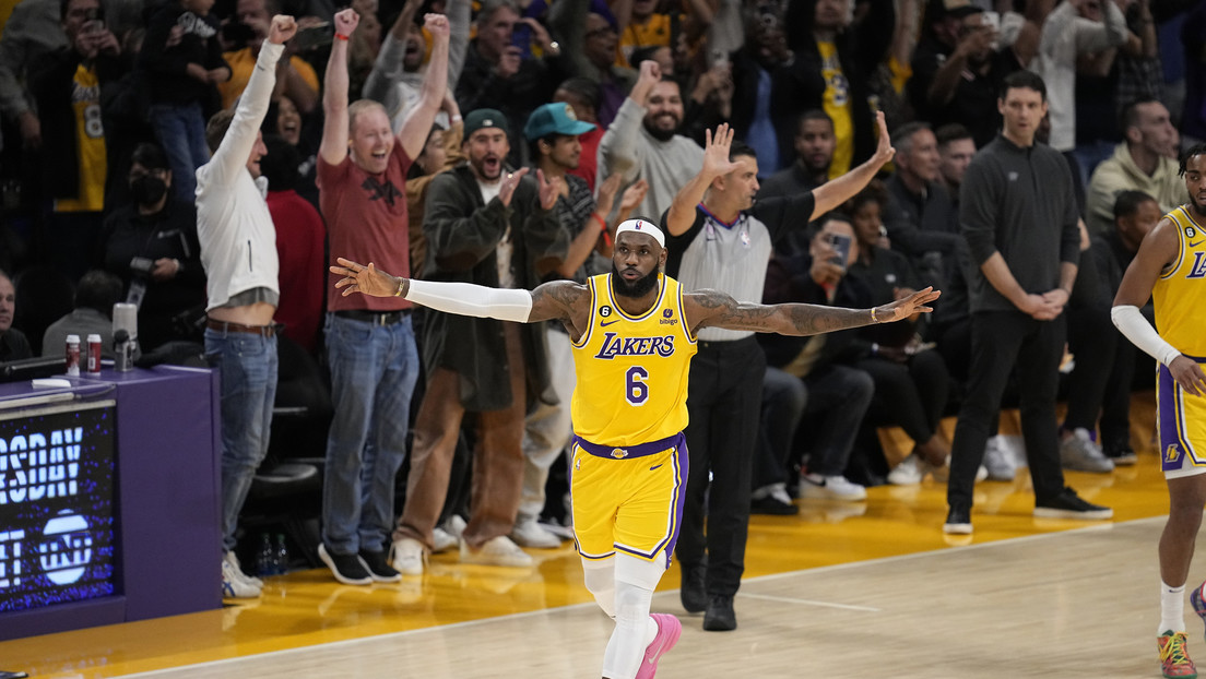 LeBron James se convierte en el máximo anotador de la historia de la NBA