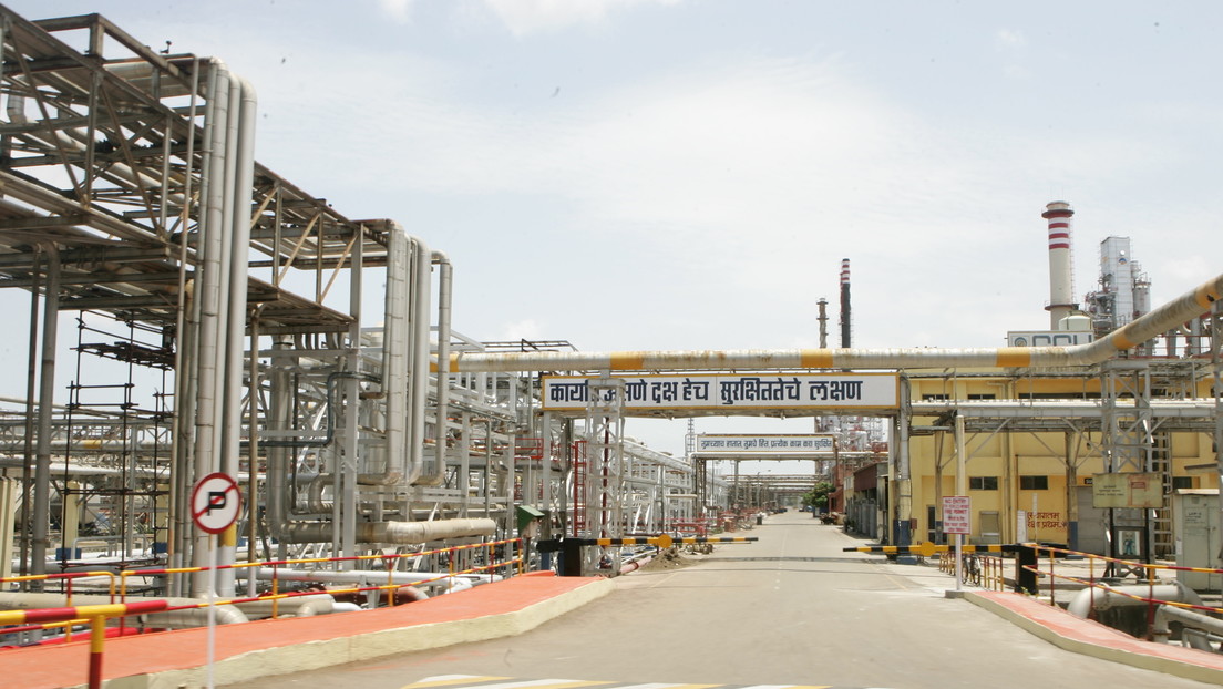 La India comprará petróleo "donde sea" si los términos son "beneficiosos"