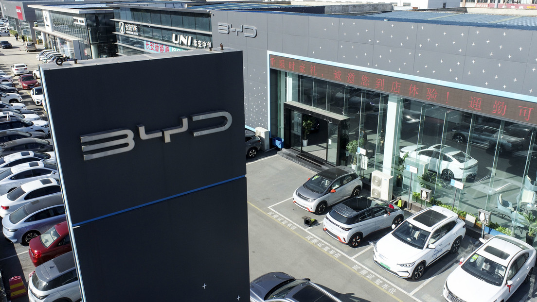 Warren Buffett realiza la segunda venta mayor de acciones del mayor vendedor mundial de vehículos eléctricos