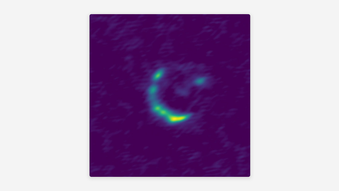 Descubren una galaxia invisible gracias al 'truco' de la distorsión del espacio-tiempo descrito por Einstein