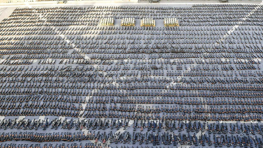 Reportan que EE.UU. pretende enviar a Ucrania miles de armas incautadas de supuesto origen iraní