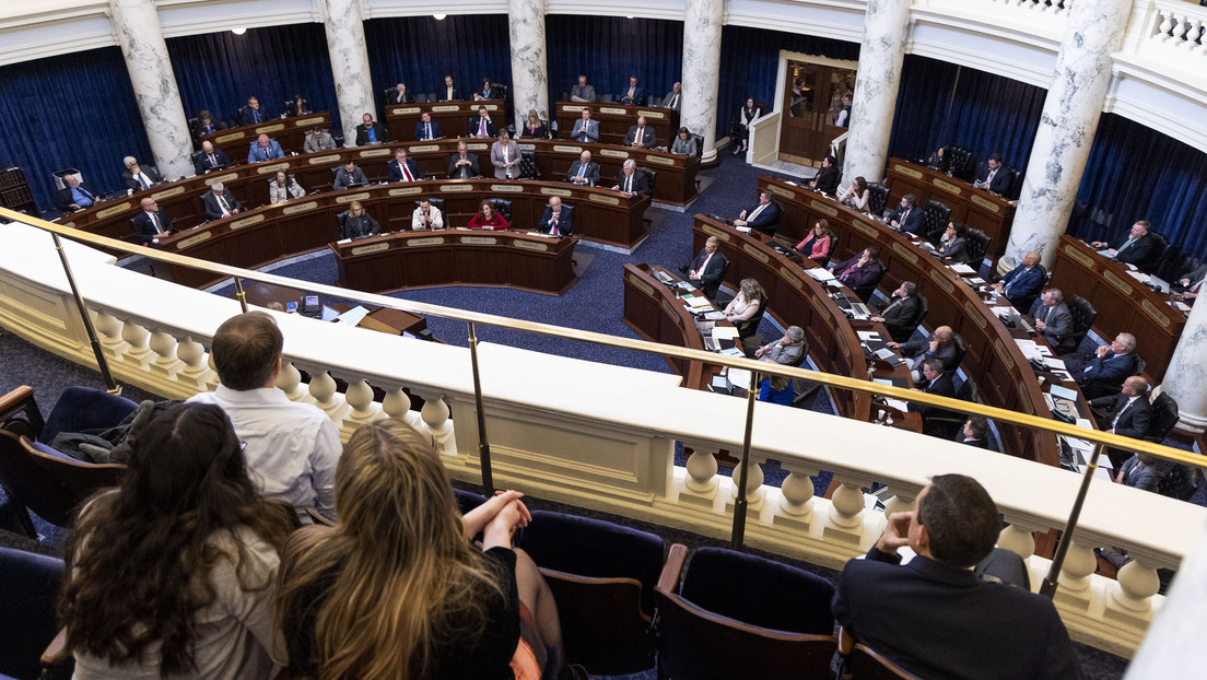 Un estado de EE.UU. busca prohibir la atención médica de afirmación de género en menores