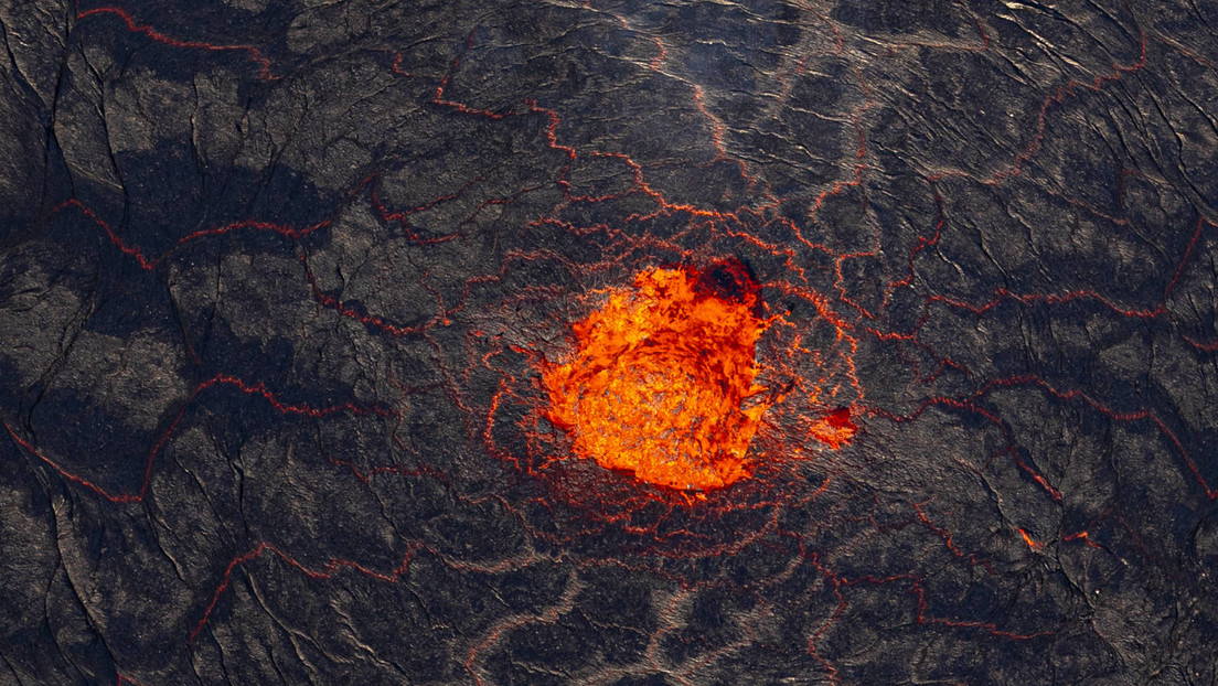 Captan en Hawái el volcán Kilauea lanzando fuentes de lava al aire (VIDEOS)