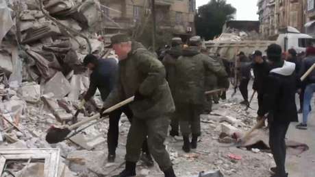 VIDEO: Militares rusos ayudan a enfrentar las consecuencias del fuerte terremoto en Siria
