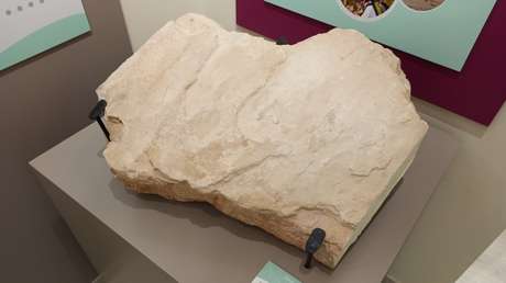 Hallan una inesperada huella de 3 dedos entre las ruinas de un convento de 600 años