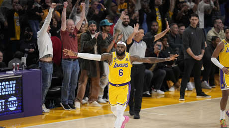 LeBron James se convierte en el máximo anotador de la historia de la NBA