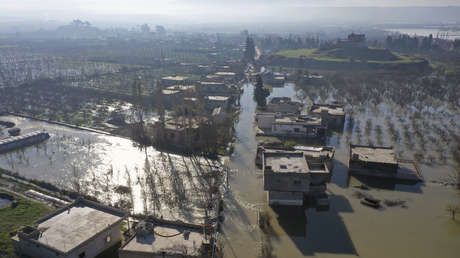 Un pueblo sirio queda sumergido tras el derrumbe de una represa (FOTOS)