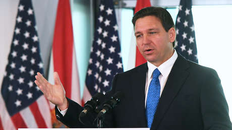 Florida aprueba ley para ampliar el programa de reubicación de migrantes a otros estados de EE.UU.