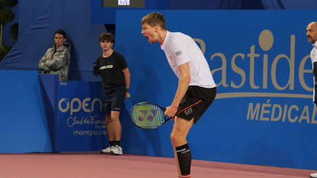 VIDEO: El tenista kazajo Aleksandr Búblik rompe 3 raquetas en pocos segundos en un ataque de ira