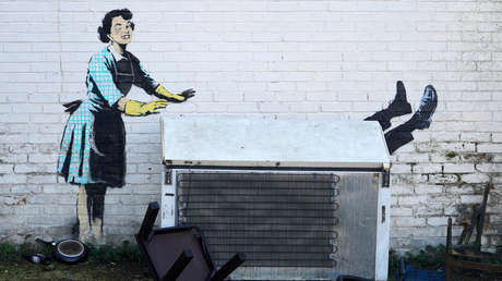 'Máscara de San Valentín': aparece un grafiti de Banksy sobre la violencia contra las mujeres