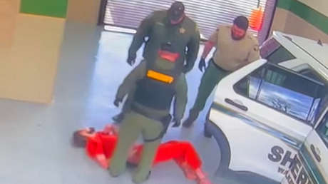 "Atroz abuso carcelario": un hombre muere de frío en EE.UU. bajo custodia policial