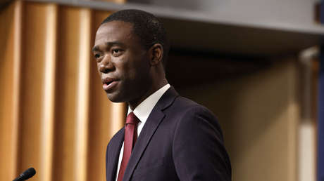 EE.UU. amenaza a empresas chinas: "Tienen elección entre hacer negocios con los países de nuestra coalición o con Rusia"