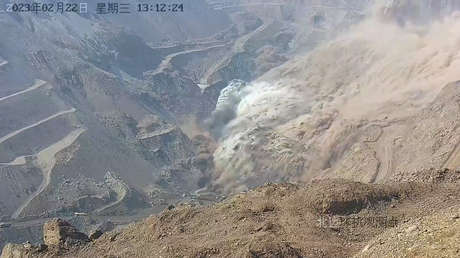 VIDEOS: Mas de 50 desaparecidos y dos muertos tras el colapso de una mina en China
