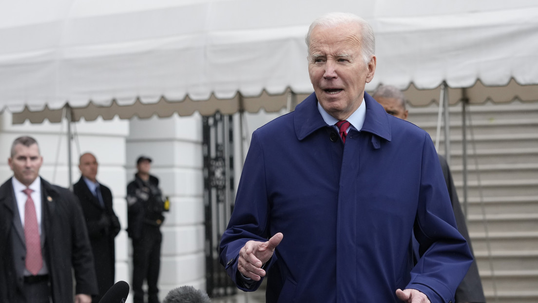 Biden: "Tuvieron que quitarme la parte superior de la cabeza un par de veces para ver si tenía cerebro"