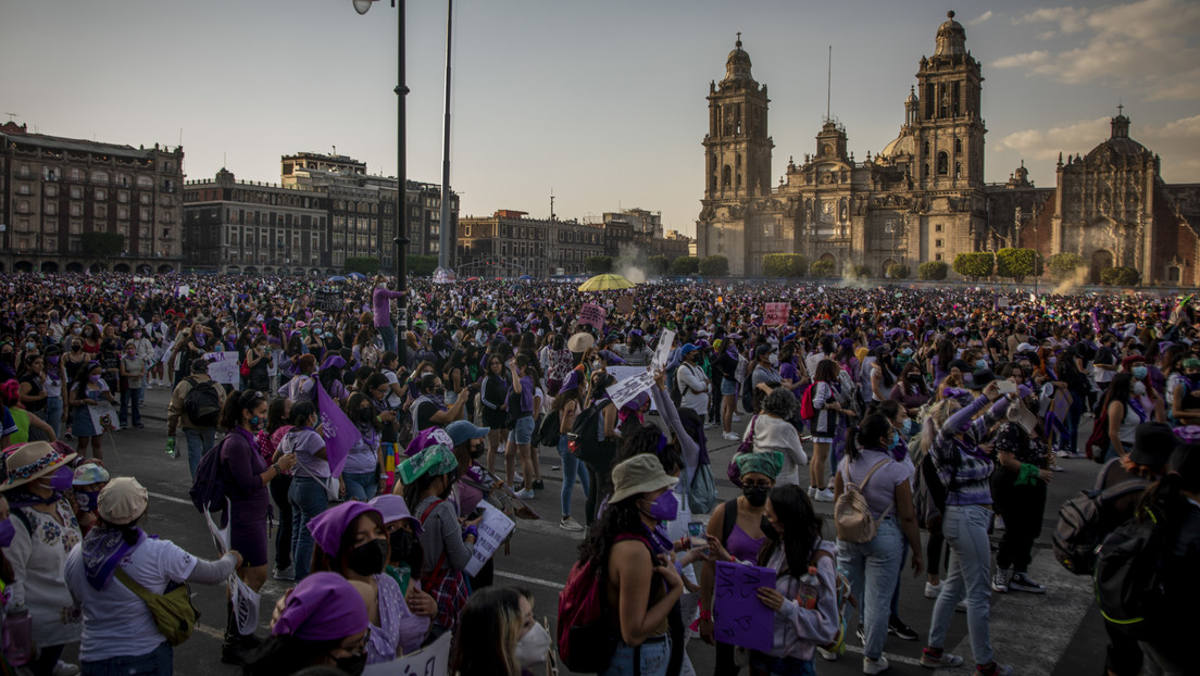 "Abortemos este sistema patriarcal": mexicanas conmemoran el Día de la Mujer con movilizaciones masivas