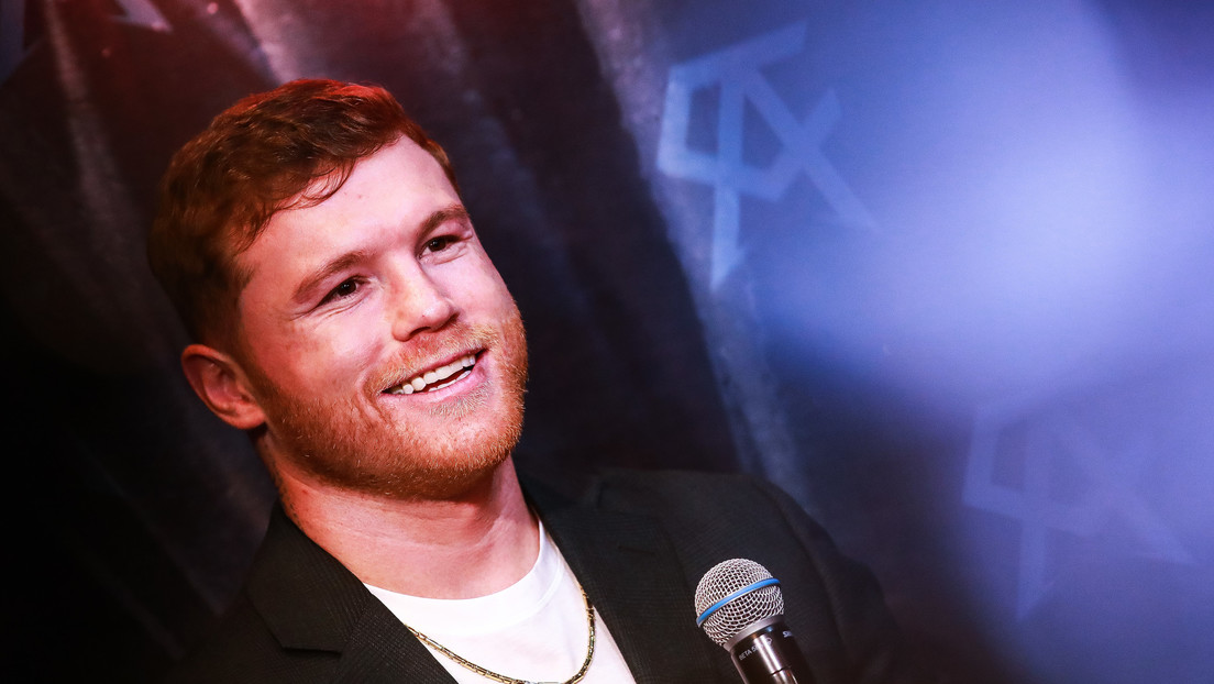 Saúl 'Canelo' Álvarez ayuda a un niño que limpia parabrisas a cumplir su sueño de ser boxeador (VIDEO)