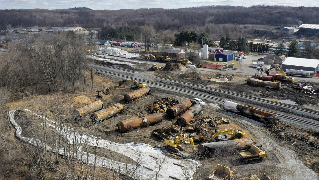 Ohio demanda a Norfolk Southern por el vertido de "sustancias químicas peligrosas"