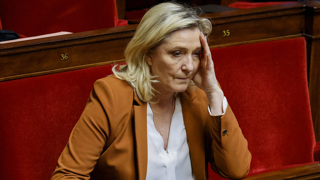 "Bofetada a la democracia": Marine Le Pen pide la dimisión de la primera ministra de Francia