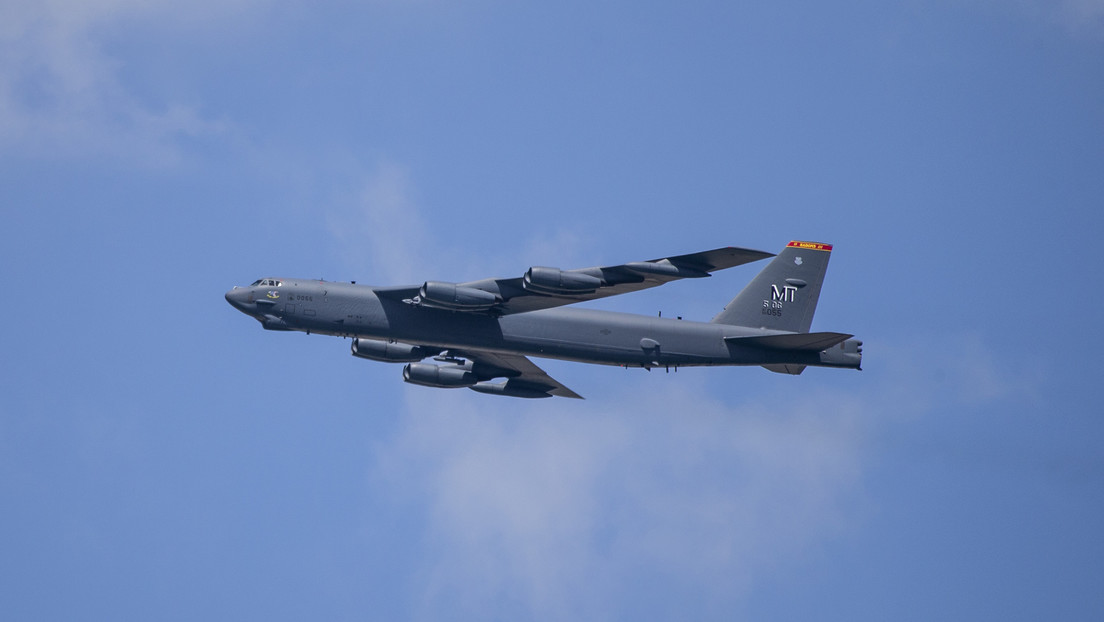 Un caza ruso ahuyenta dos bombarderos de EE.UU. de la frontera de Rusia