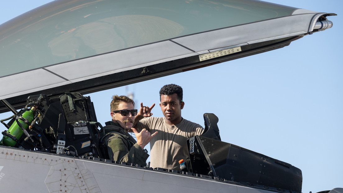 Cazas de quinta generación F-22 de EE.UU. aterrizan en Filipinas por primera vez