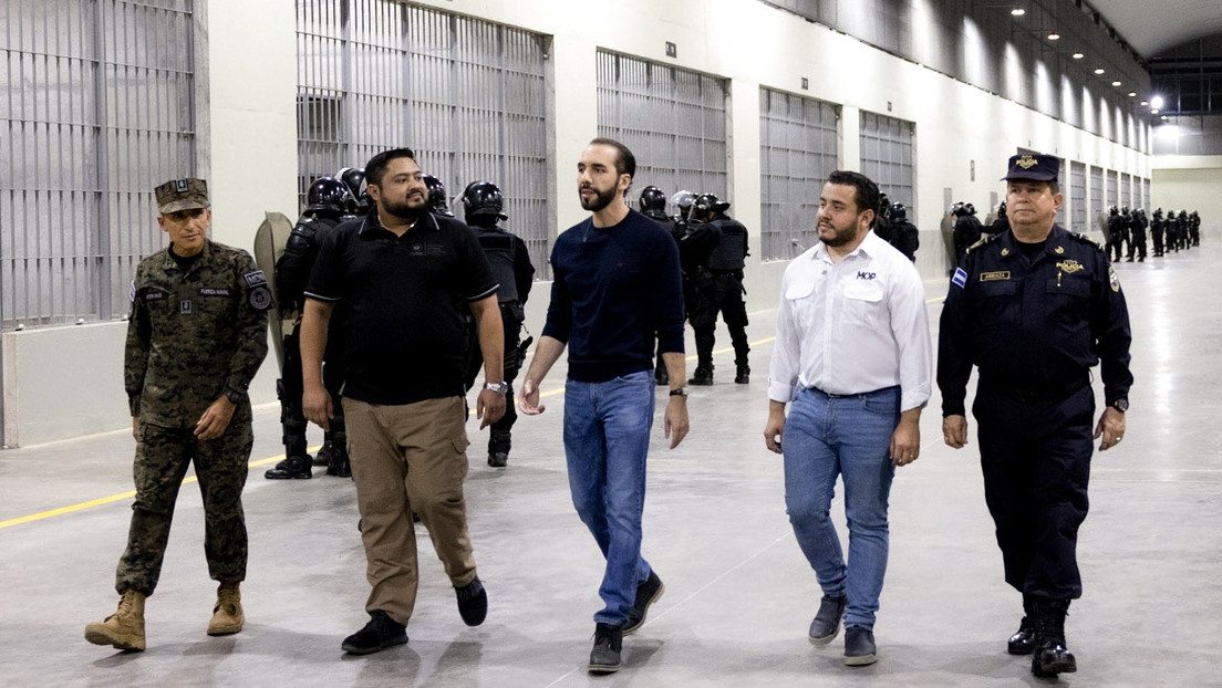 Las 6 claves del polémico régimen de excepción que genera un 'efecto Bukele' en Latinoamérica