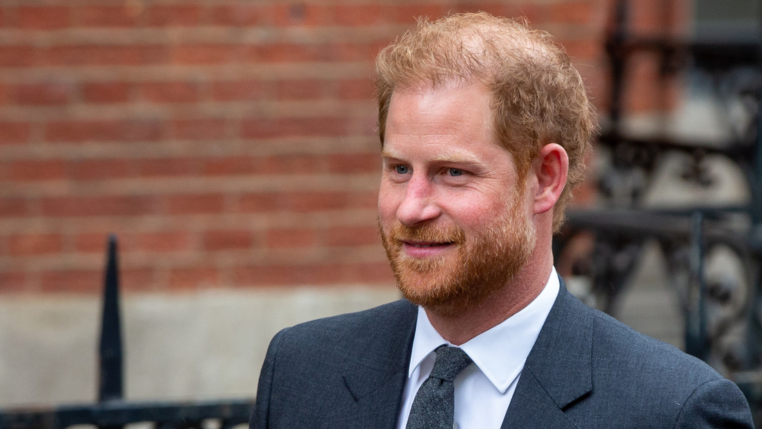 El príncipe Enrique acusa a la familia real de ocultarle pruebas del pirateo telefónico