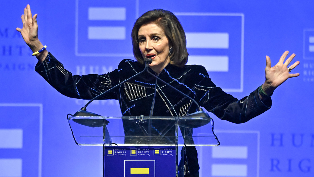 Los usuarios corrigen un tuit de Pelosi sobre las acusaciones contra Trump