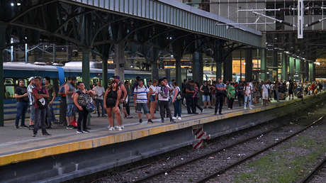 Falta de inversión, altas temperaturas, ¿y sabotaje?: qué hay detrás de los apagones en Argentina