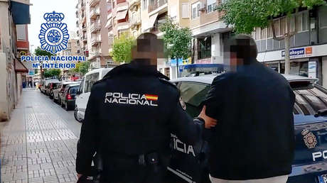 Arrestan a una pareja acusada de explotar sexualmente a más de 120 mujeres en España (VIDEO)