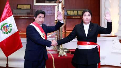 Presentan denuncia constitucional contra la expremier de Pedro Castillo