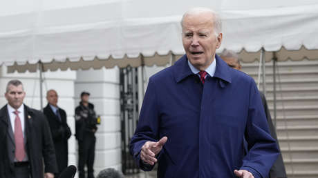 Biden: "Tuvieron que quitarme la parte superior de la cabeza un par de veces para ver si tenía cerebro"