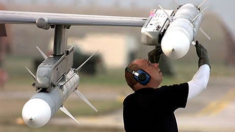 Politico: Militares de EE.UU. buscan cómo montar misiles aire-aire occidentales en aviones ucranianos