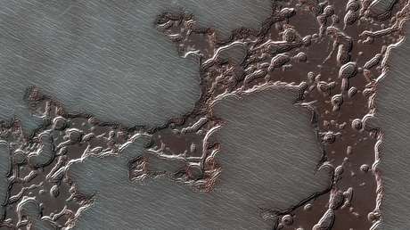 ¿Cómo se han movido el agua y el dióxido de carbono a través de Marte?