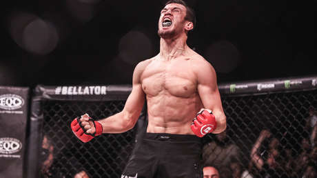 Usmán Nurmagomédov aniquila a una leyenda de las MMA en medio asalto