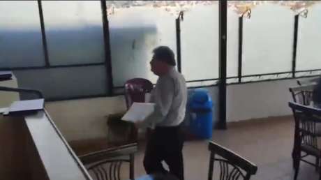 "¡Asesinos!": increpan y sacan de un restaurante a un viceministro peruano (VIDEO)