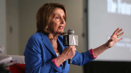 "Es más joven que yo, así que no sé cuál es el problema": Pelosi apoya reelección de Biden