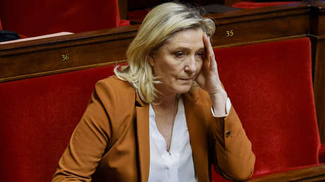 "Bofetada a la democracia": Marine Le Pen pide la dimisión de la primera ministra de Francia