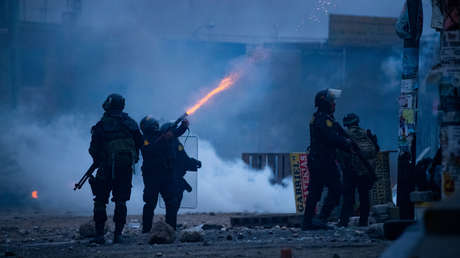 Armas letales contra civiles desarmados en Perú: The New York Times expone la represión estatal