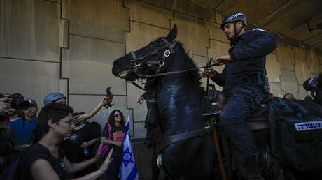VIDEOS: Detractores de Netanyahu protestan con antorchas contra la reforma judicial en Israel
