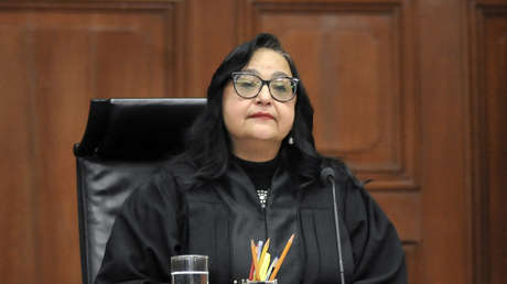 "Condeno estos actos": López Obrador critica polémica quema de piñata de la presidenta de la Corte