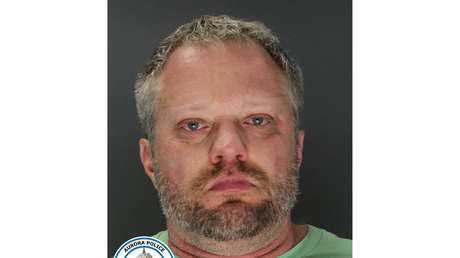 Acusan a un dentista de envenenar a su esposa con un batido de proteínas en un "asesinato atroz, complejo y calculado"