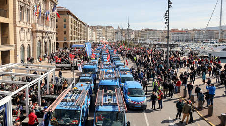 Francia utiliza sus reservas estratégicas de petróleo por las huelgas en las refinerías