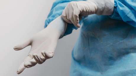 VIDEO: Médicos siguen operando a una paciente en pleno terremoto y en medio de un apagón