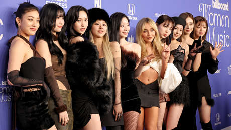 Integrante de una de las bandas de K-Pop más populares pide disculpas por usar una camiseta con un símbolo nazi