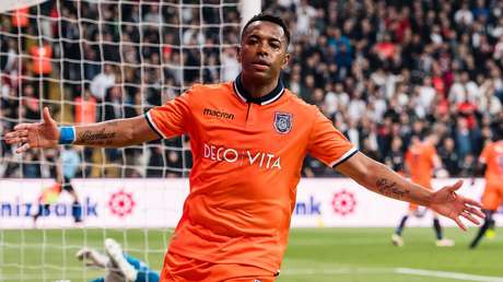 Justicia de Brasil ordena que Robinho entregue el pasaporte tras acusación por violación en Italia