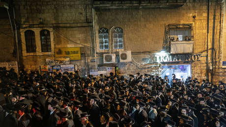 Manifestantes ultraortodoxos se enfrentan a la Policía en una tienda de celulares en Israel (VIDEO)